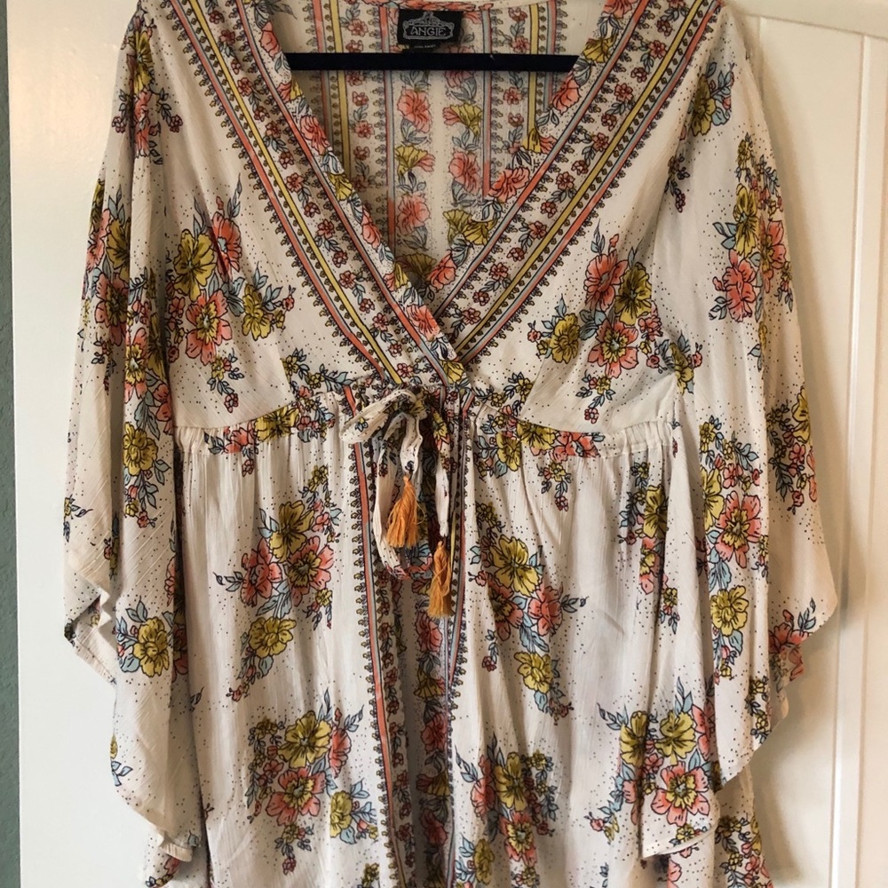 Angie Women’s Shirt Size Small